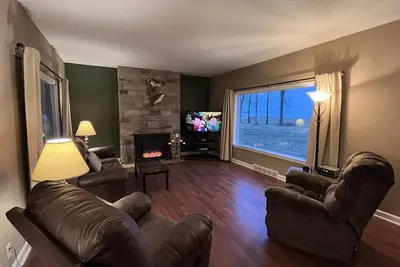 Image de Cozy, lakefront home in Green bay, Wi.