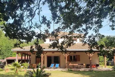 Image de 069 - Charmante maison en bois au calme Ă Soulac/mer