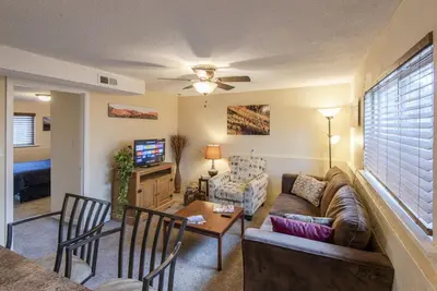 Image de Cozy and sunny guest suite!