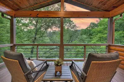 Image de Creekside Soaks, Swimming Hole Splashes, & a Hidden Waterfall - The Overlook on Fightingtown