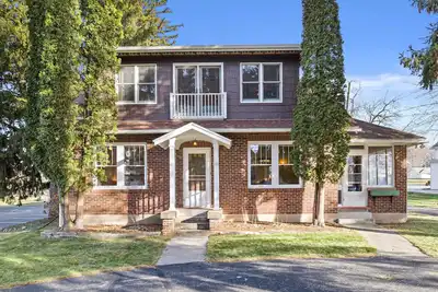 Image de Red Brick Home across the street from Green Lake and near downtown!