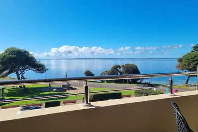 Image de New Listing Kingscote Terraces Two: Ocean Views, Town Location, Luxury Property