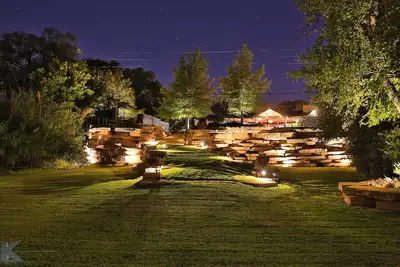 Image de Steele away homes. Gorgeous backyard and lots of amenitites.