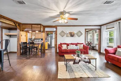 Image de Luxurious Western Home w/firepit,