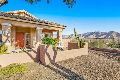 Image de Desert oasis with mountain-views, private patio, grill, washer/dryer, & Ac
