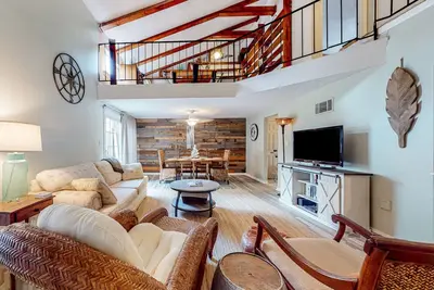 Image de Dog-friendly coastal townhome with golf course views, patios, & washer/dryer