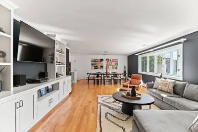 Image de Walk to the Beach - Modern Home w/ FirePit, Bikes, Office, Grill + More!