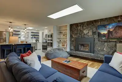 Image de Wonderful Updated Single Level Retreat w/ Backyard Oasis, Pet Friendly, A/C, Hot Tub, Private Patio