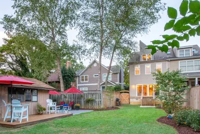 Image de Newly renovated townhome with a fenced yard, gas grill, washer/dryer, central Ac