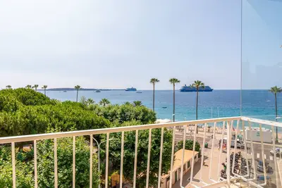 Image de Vue mer exceptionnelle - Proche: Palais des Festivals, Croisette et centre ville