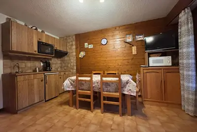 Image de Appartement cosy 2 pièces, proche pistes de ski, balcon Sud, stationnement inclus!