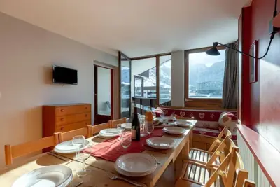 Les Roches Rouges (Lavachet) by Interhome