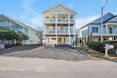 Image de Castle in the Sand - New for 2023. Beautiful Home with Private Pool!