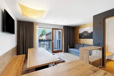 Image de Appartement 'Villa Kriendl Nr 4 Dreifinger' avec vue sur les montagnes, jardin partagé et Wi-Fi.