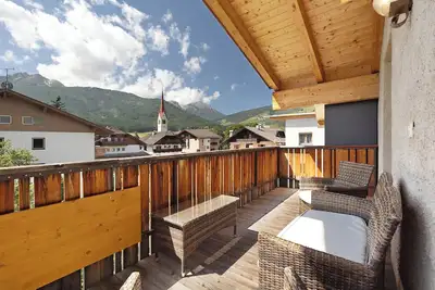 Image de Appartement 'Kriendl Nr 4' avec vue sur les montagnes, terrasse privée et Wi-Fi.