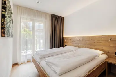 Image de Appartement 'Villa Kriendl Nr 1 Lanzwiese' avec vue sur les montagnes, terrasse privée et Wi-Fi.
