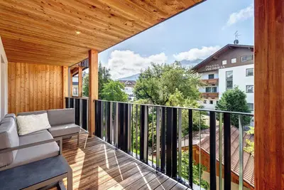 Image de Appartement 'Villa Kriendl Nr 3 Piz Da Peres' avec vue sur les montagnes, terrasse privée et Wi-Fi.