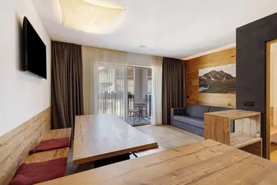 Image de Appartement 'Villa Kriendl Nr 2 Hochalm' avec vue sur les montagnes, jardin partagé et Wi-Fi.