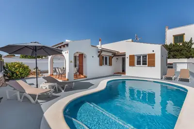 Image de Villa Rose avec barbecue, billard, piscine et chaînes internationales par satellite.