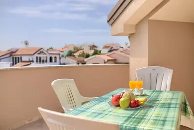 Image de Romantic vacation apartment 5 minutes from the beach with boat mooring