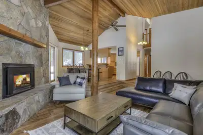 Image de 4 Bedroom 2. 5 Bath home A/C, Pet Friendly, Hot Tub