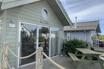 Image de Salty Dog - a beach house that sleeps 4 guests in 2 bedrooms