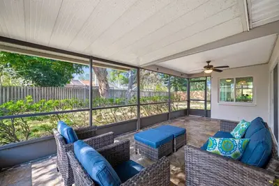 Image de Paradise Palms: Spacious 3-Bedroom Home in Palm Harbor with Game Room and Private Yard