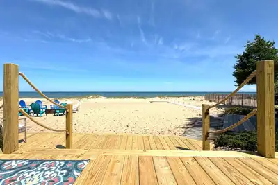 Image de Private Sandy Beach with Game Room