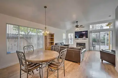 Image de Cozy Home w/ Hot Tub ~ 13 Mi to Sacramento