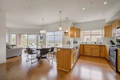 Image de Corner Unit w Sprawling Deck & Amazing View #204
