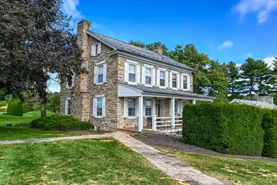 Image de Pre-Civil War Farmhouse \/ Personal Private Golf Course