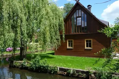 Image de Enjoy the terrace directly situated at the waterfront/water/stream, sit in front of the fireplace in the historical sitting room, linger in the winter garden or just relax in the sauna – Haus Anno 1750 is a place to feel at home at. With 140 sq. . .