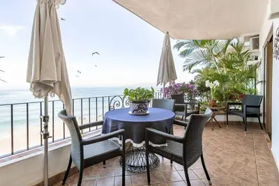 Image de Ocean view 2Br Condo-Balcony-Beach-Pool - 610