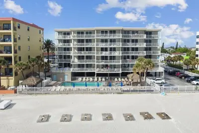 Image de Steps from Pool & Beach | Spacious 3br at Seaview 104 | Book Your Summer Escape
