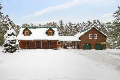 Image de The Getaway in the Pines, On Snowmobile Trail