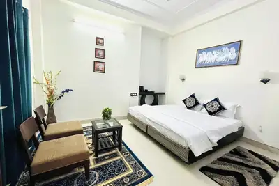 Beautiful homestay with nature all around. 5 min from Taj Mahal!