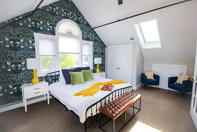 Image de Loft on Main - Dwtn, Beach, Pvt Deck, Coffee Bar