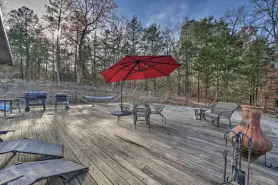 Image de Serene Nashoba Cabin w\/ Charcoal & Gas Grills