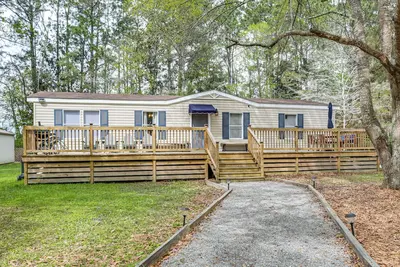 Image de Peaceful Louisiana Escape: Fire Pit + Yard!
