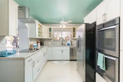 Image de A Waterfront Home with great freshwater fishing!