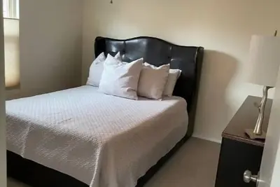 Image de Gorgeous Home Near Shopping, Dining & Highway