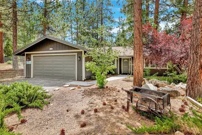 Image de Wildwood Lodge Central Modern Retreat w/ Hot Tub