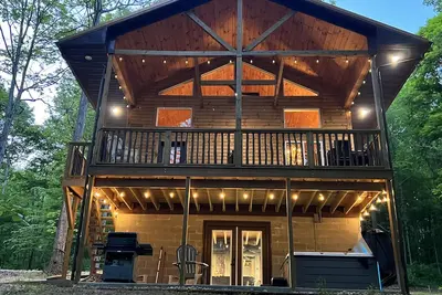 Image de Secluded 3 bedroom Log Cabin, Kid Friendly, In Logan Ohio, in Hocking Hills, Hot Tub