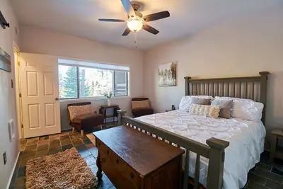 Image de Ski in/out Stunning remodeled 1/1 ground floor
