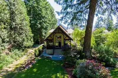 Image de Unit #3 | Peaceful & Romantic Harrison Chalet Suites