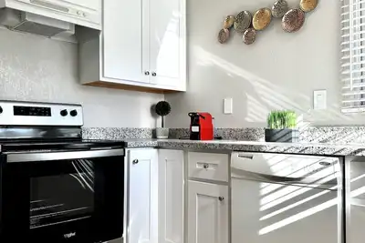 Image de Modern & Cozy cottage walking to Santana Row & Valley Fair Shopping Center