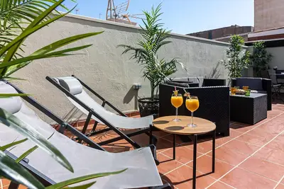 Image de Penthouse rénové au cœur de Malaga, 1 chambre, balcon, clim, Wi-Fi, proche restaurants et bars