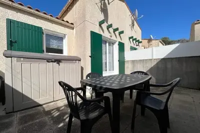 Image de Charmante maison 3 pièces, 2 pas plage et forêt, 4 couchages, Wifi, stationnement, ménage inclus - St Georges d'Oléron