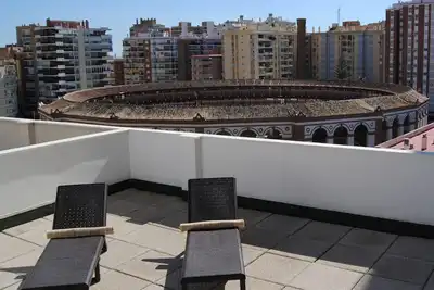 Image de Moderne et lumineux penthouse avec terrasse près de la plage, 2 chambres