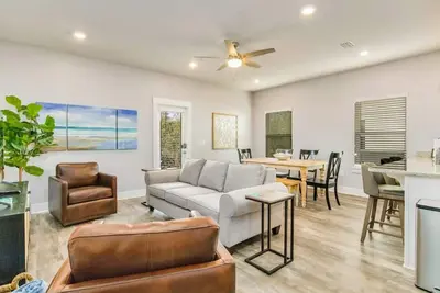 Image de Pensacola Haven with Pool, Quiet Area - The Pearl